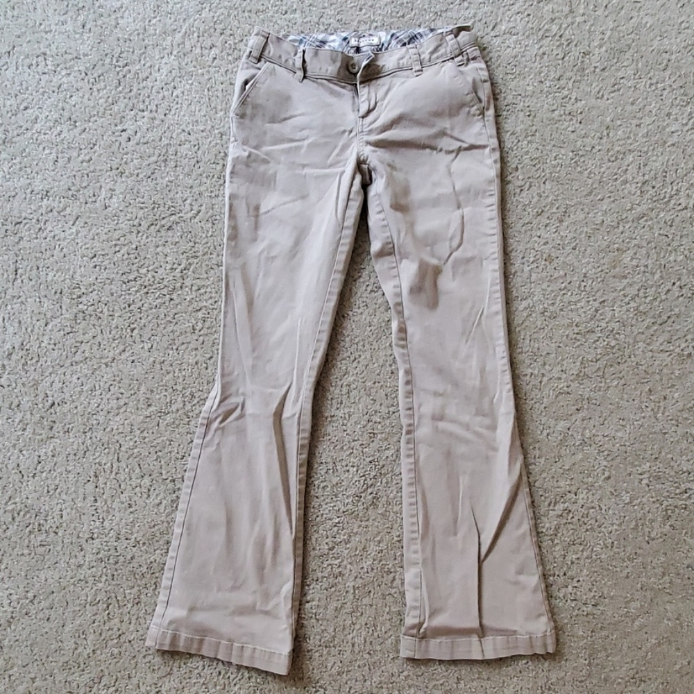 khaki pants